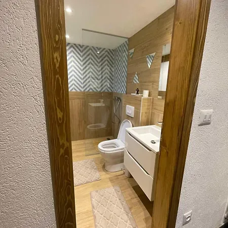 Vikendica - Uz Stazu