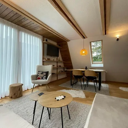 Vikendica - Uz Stazu *