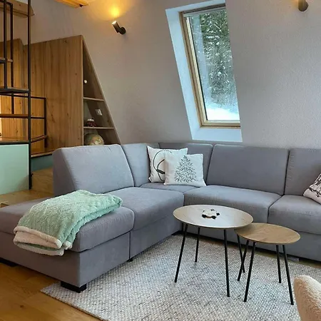 Vikendica - Uz Stazu 亚霍里纳